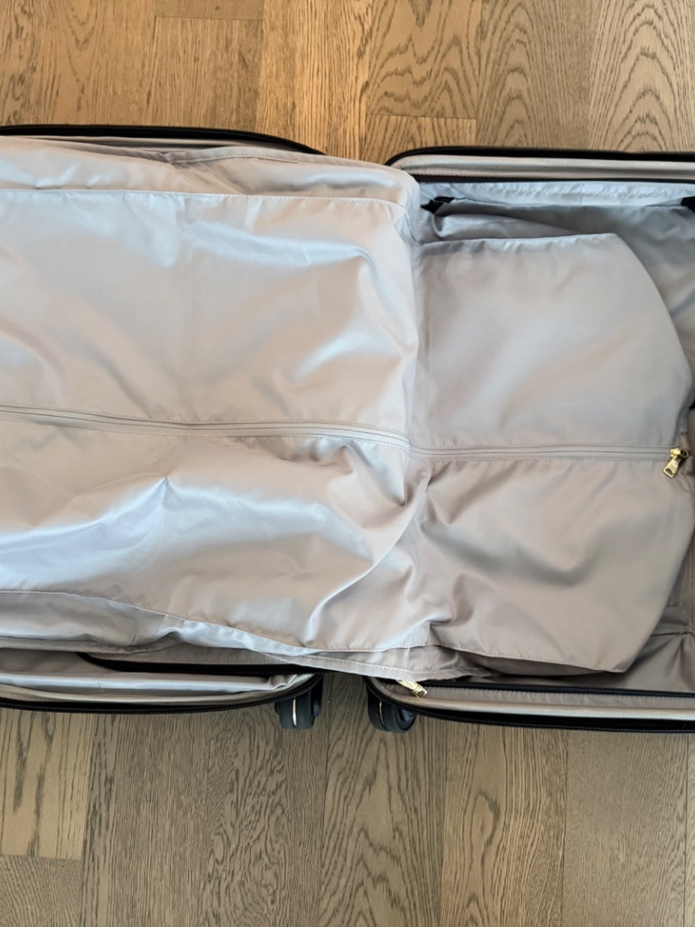 Tumi Black and Gold Cabin (expandable) 4 roller luggage - Picture 8 of 10